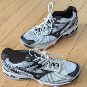 Mizuno Volleyball Shoes *Great condition!